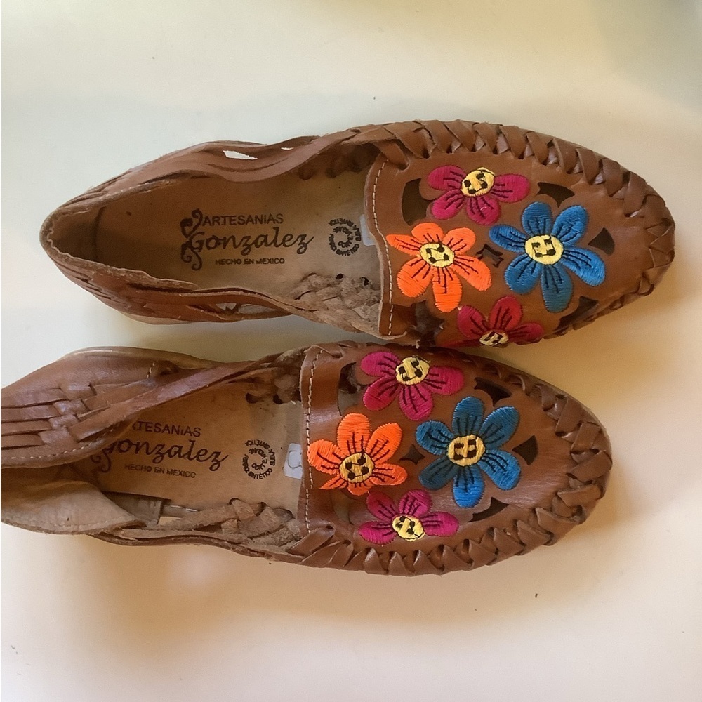 Handmade Leather Huarache Sandals with Embroidered Flowers | Size 7 Estimate - Picture 2 of 5